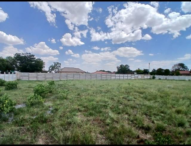 1,018M² VACANT LAND FOR SALE IN KOOKRUS